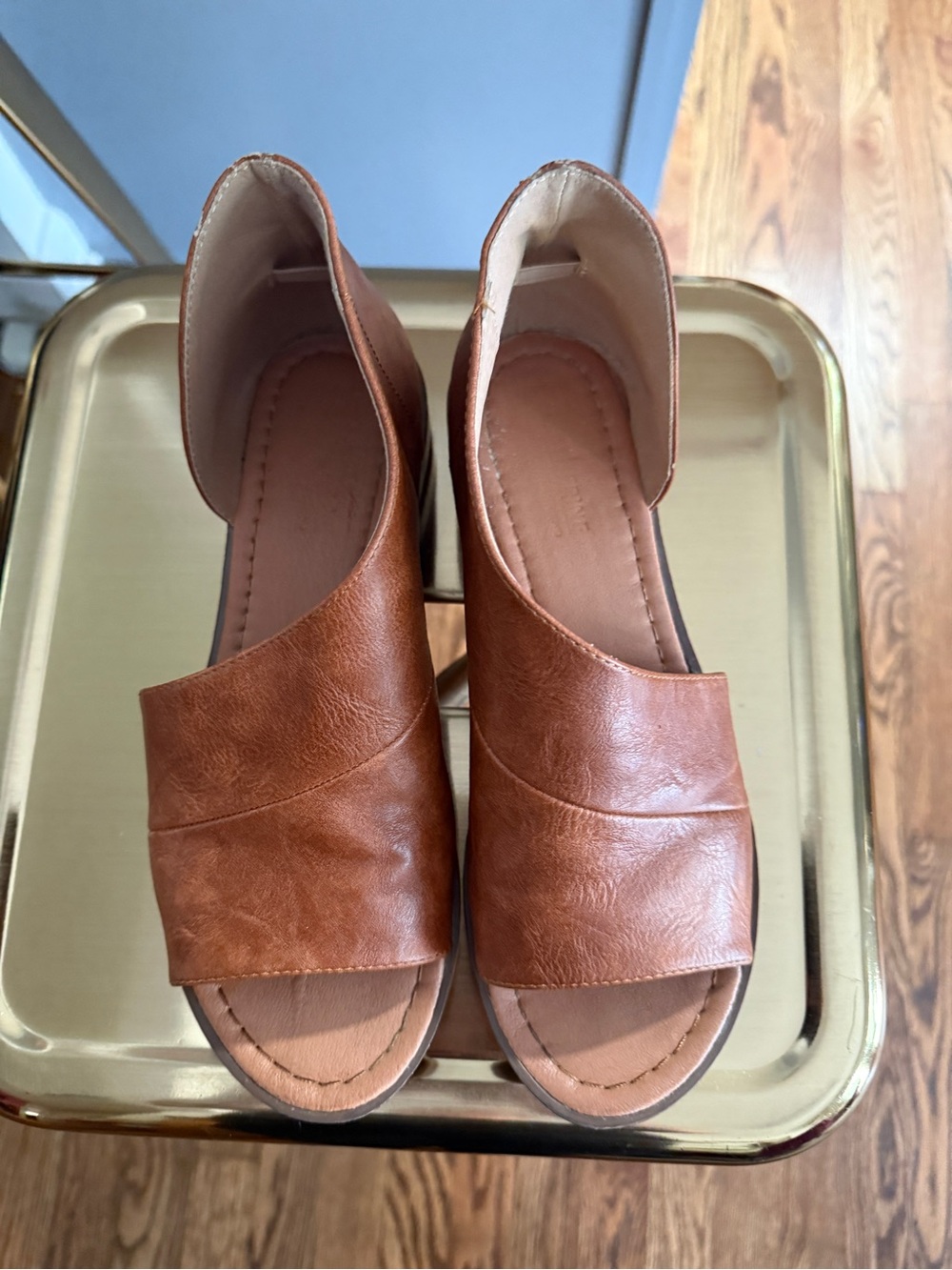 Tan flats